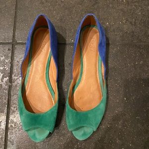 Green and blue peep toe flats.
